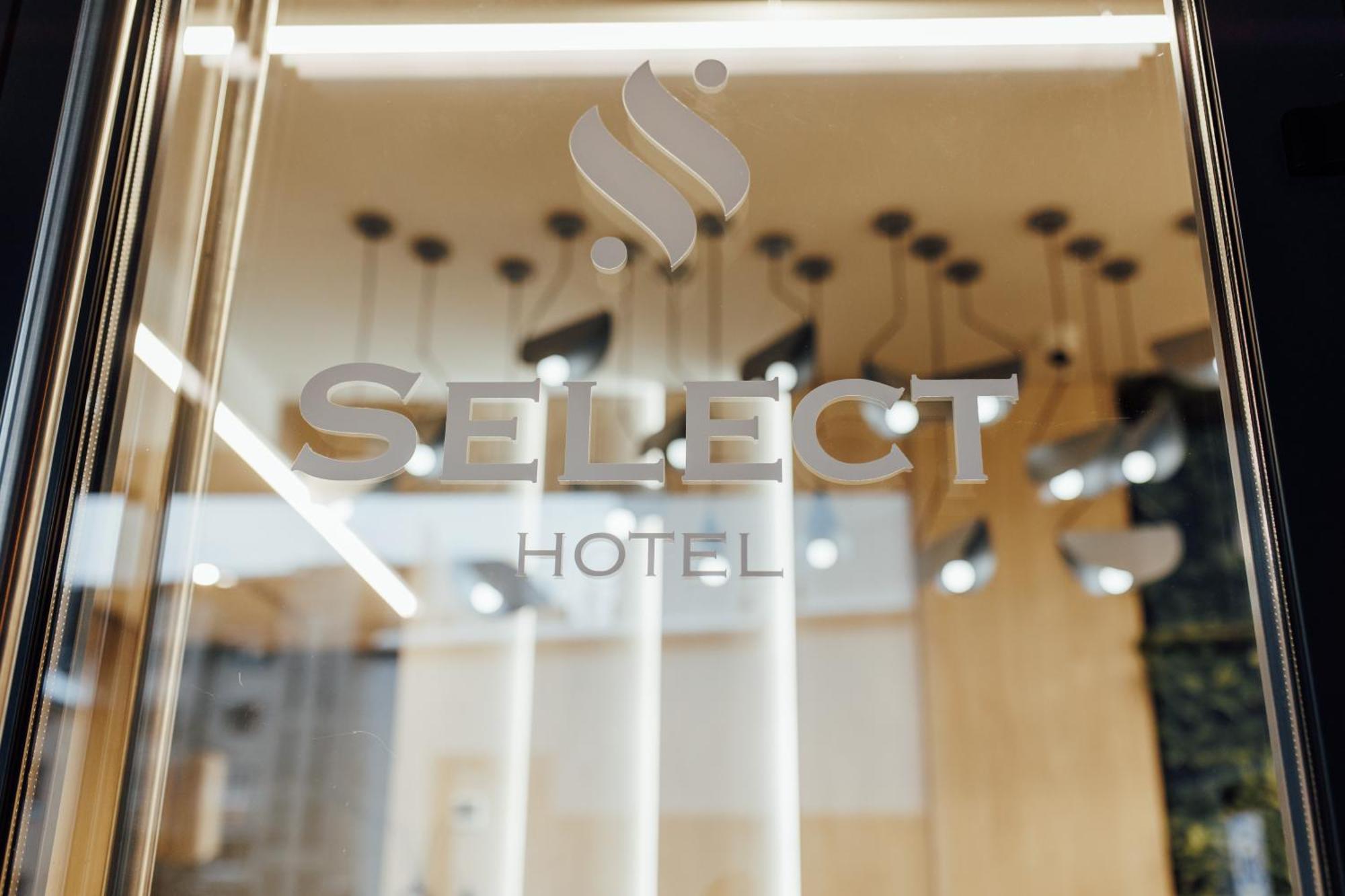 Select Hotel Leopoli Esterno foto